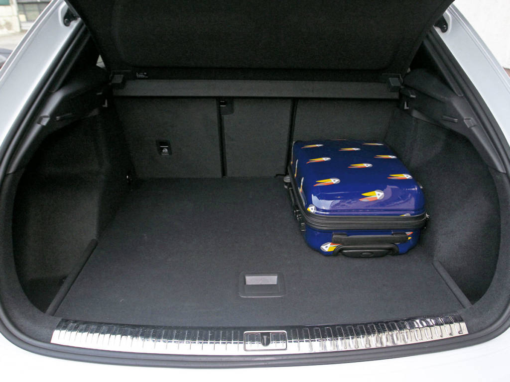 El Audi Q3 se presenta como el oponente con el maletero más generoso: 530 litros.