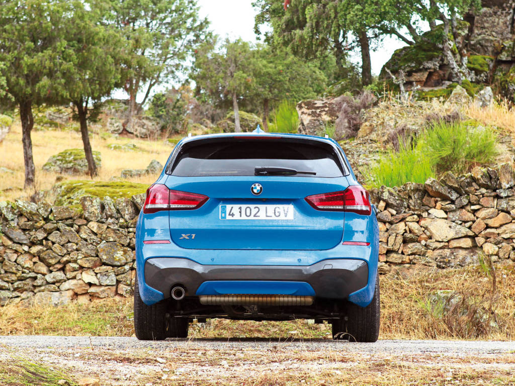 Vista trasera del BMW X1