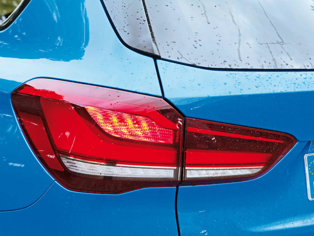Detalle de las ópticas traseras del BMW X1