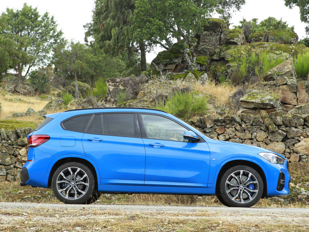 Vista lateral del BMW X1