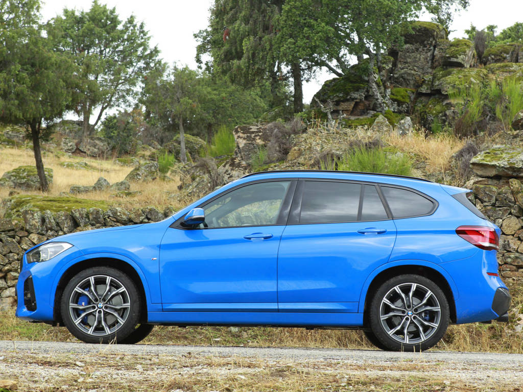 Vista lateral del BMW X1