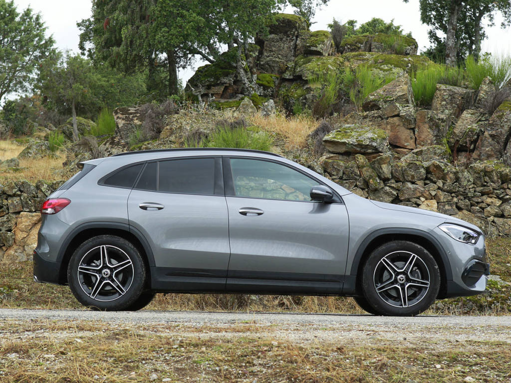 Vista lateral del Mercedes-Benz GLA