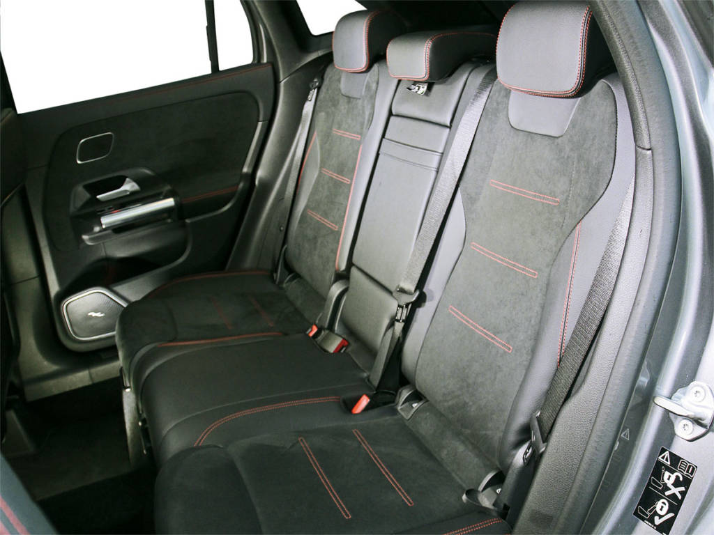 Las plazas traseras son cómodas aunque solo aptas para dos ocupantes