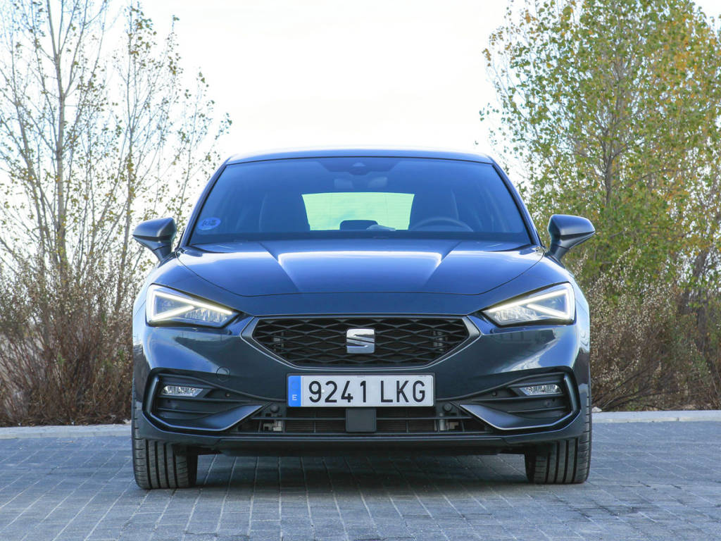 Vista frontal del SEAT León e-Hybrid