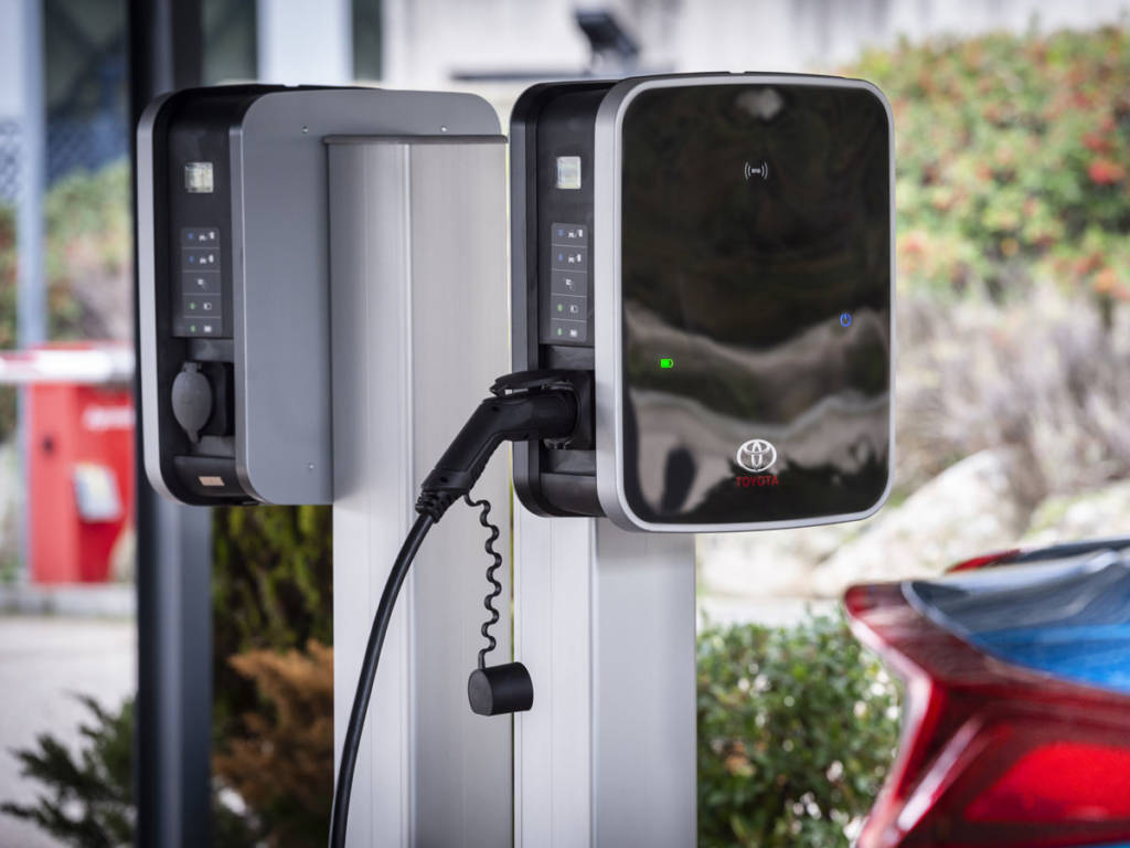 Toyota ofrece sistemas de recarga.