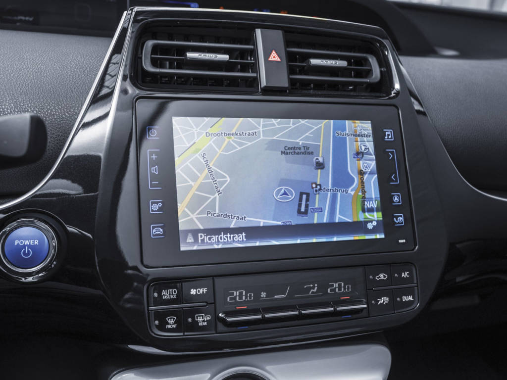La pantalla central del Toyota prius plug-in 2021 es de 8 pulgadas
