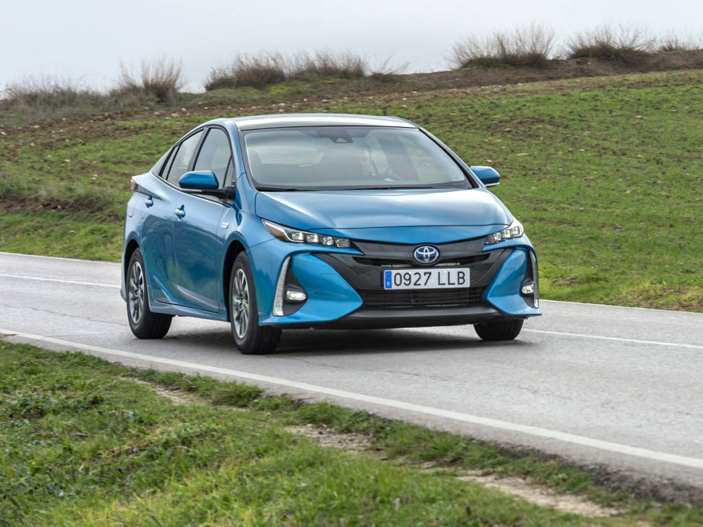 el Toyota prius plug-in 2021 puede circular en modo eléctrico a un máximo de 135 km/h