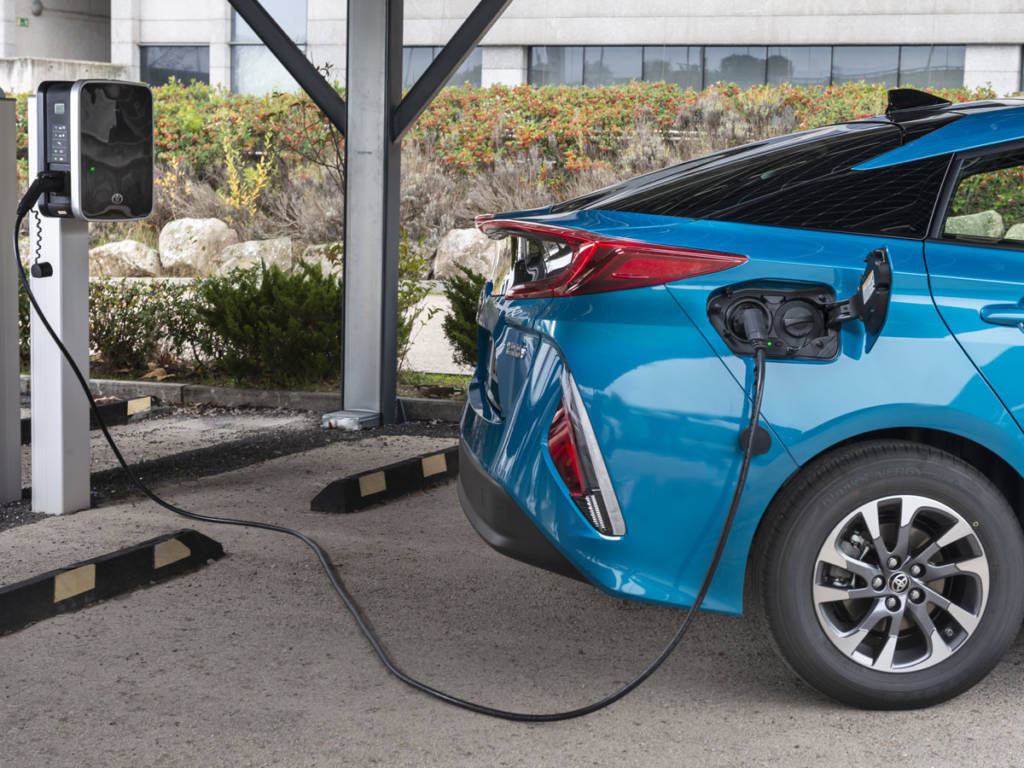 El Toyota Prius plug-in 2021 admite cargas ultrarrápidas.