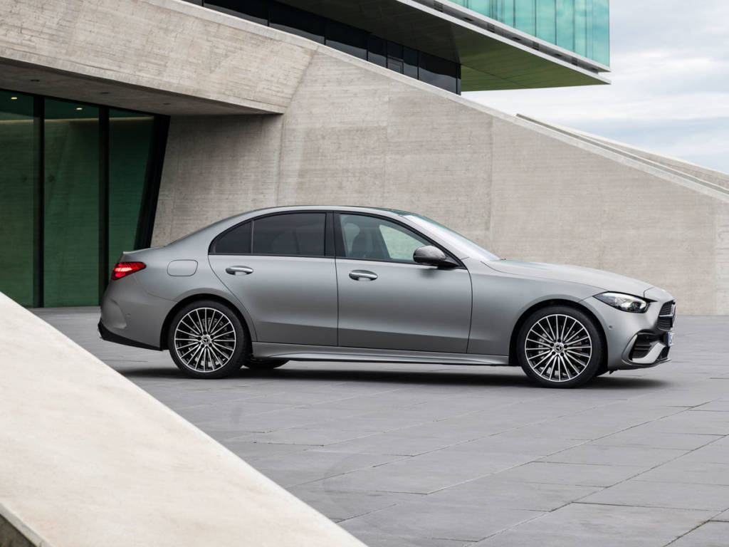 Mercedes-Benz Clase C 2021 lateral tres volumenes