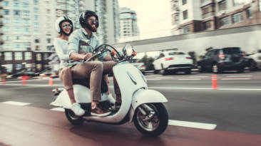 La DGT plantea la obligación de hacer un curso de aptitudes para manejar una moto con carné de coche