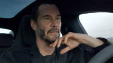 Así de bien se lo pasa Keanu Reeves con un Porsche Taycan