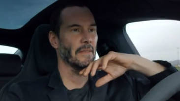 Así de bien se lo pasa Keanu Reeves con un Porsche Taycan