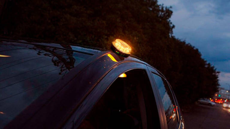 Luces de emergencia V-16, todo lo que necesitas saber del sustituto de los triángulos de emergencia