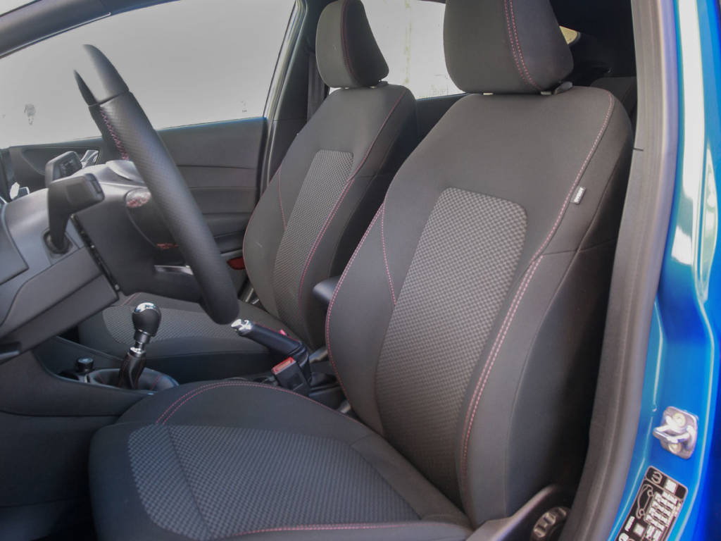 Vista de los asientos delanteros del Ford Fiesta