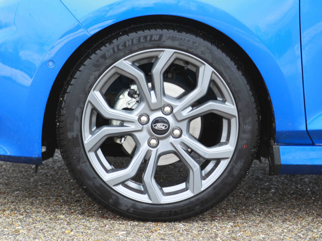 Las llantas son de 18 pulgadas tienen un coste adicional de 300 euros.