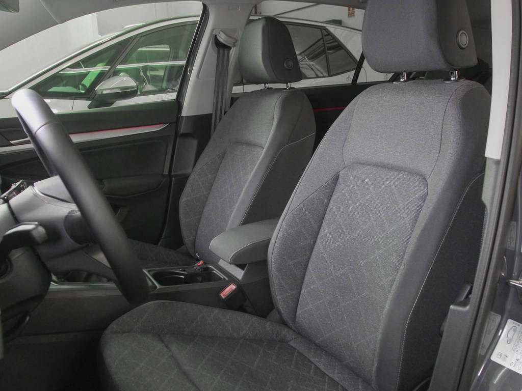 Asientos delanteros del Volkswagen Golf 2021