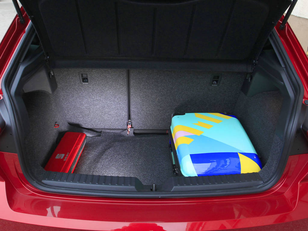 El maletero responde con 355 litros, uno de los mejores de su clase