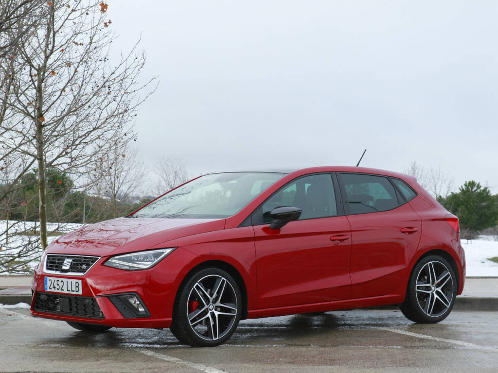 Vista tres cuartos delantera del SEAT Ibiza