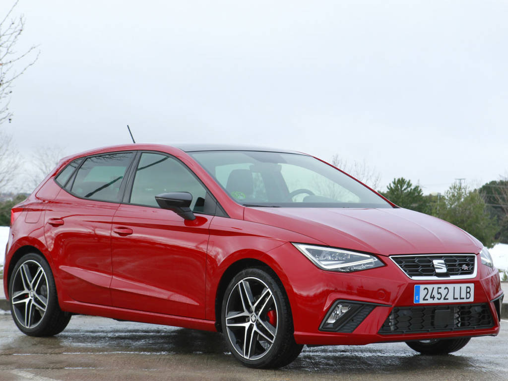 Vista tres cuartos delantera del SEAT Ibiza