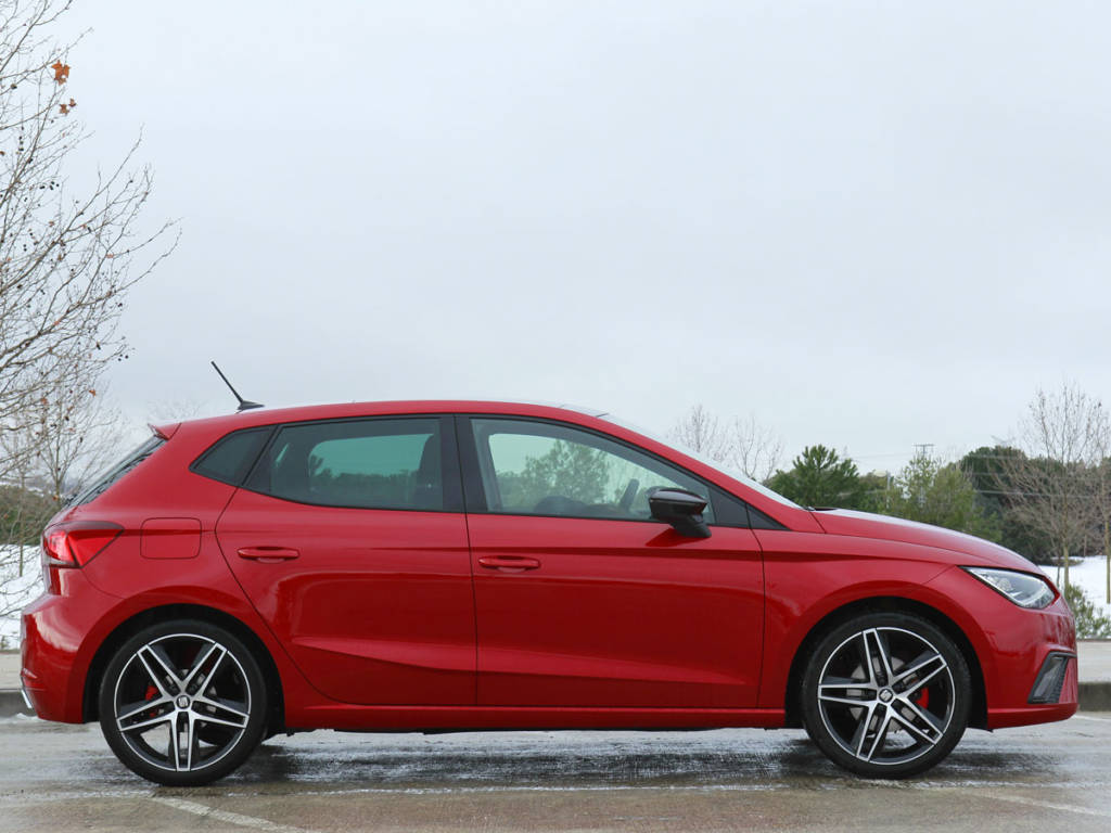 Vista lateral del SEAT Ibiza