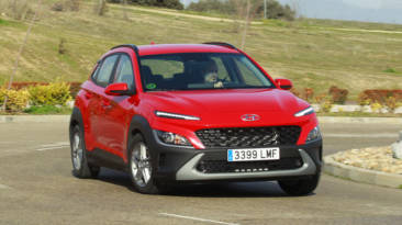 Hyundai Kona curva delantera