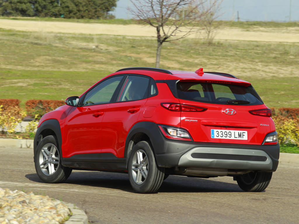 Hyundai Kona curva