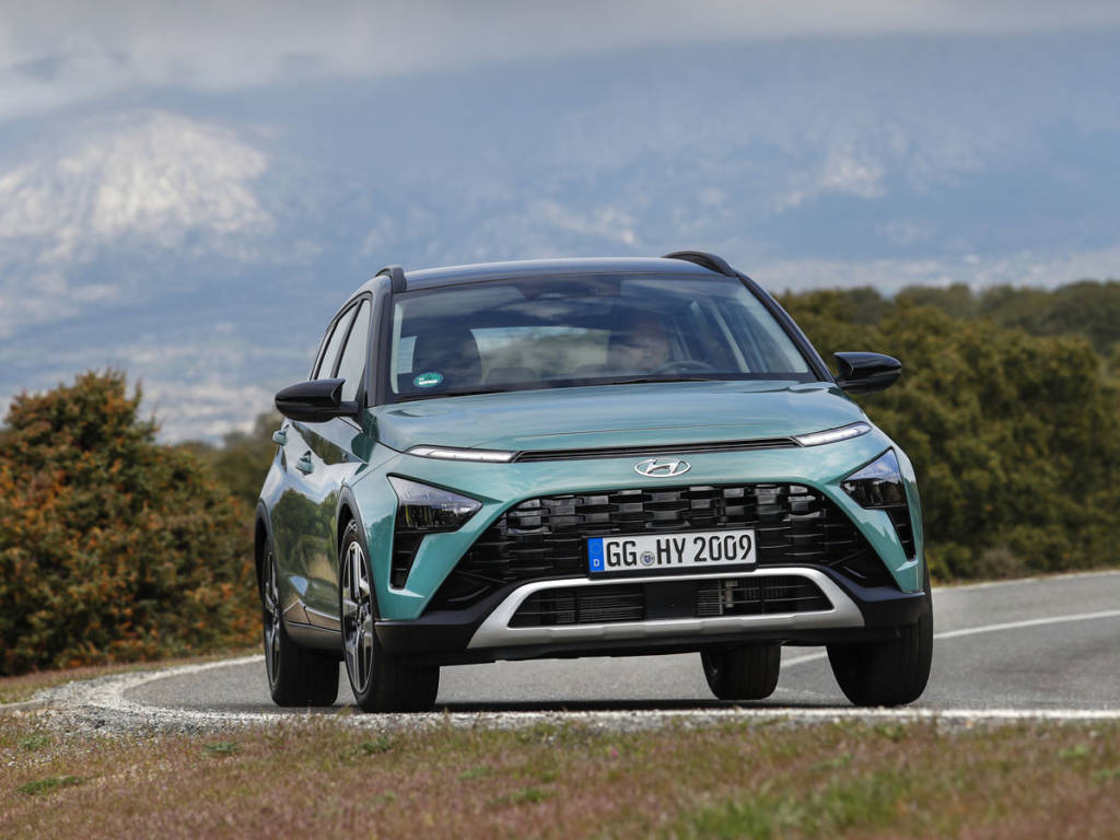 Hyundai Bayon frontal curva