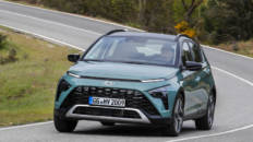 Hyundai Bayon en curva