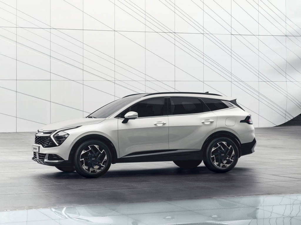 KIA Sportage 2022 lateral blanco