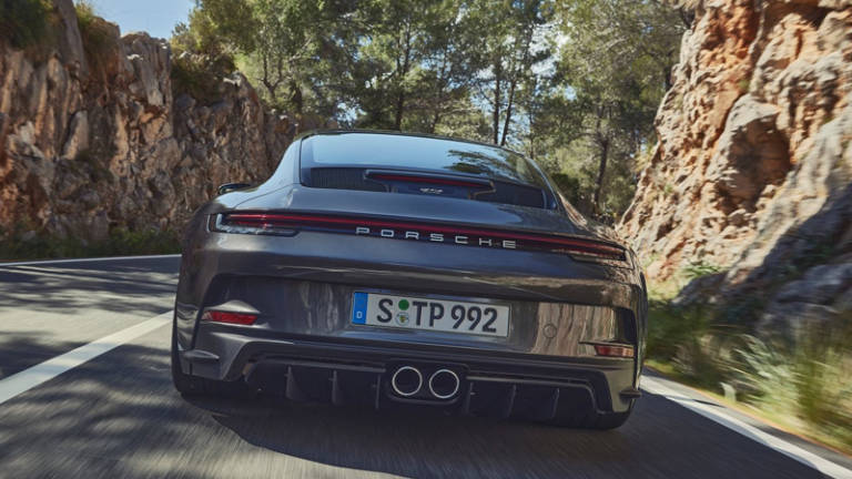 Porsche 911 GT3 Touring movimiento trasera