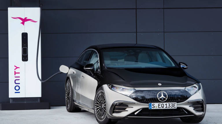 Mercedes-Benz EQS arga IONITY
