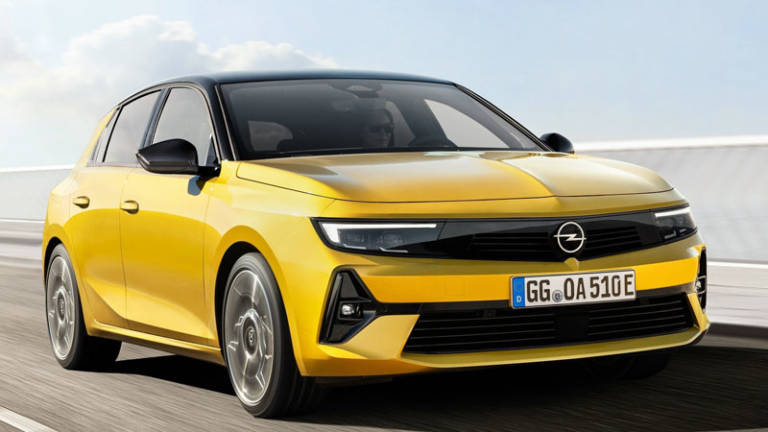 Opel Astra 2022 frontal movimiento
