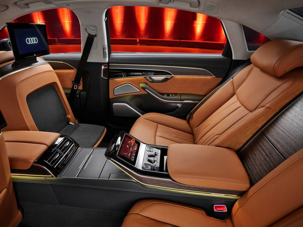 Audi A8 2022 asientos traseros