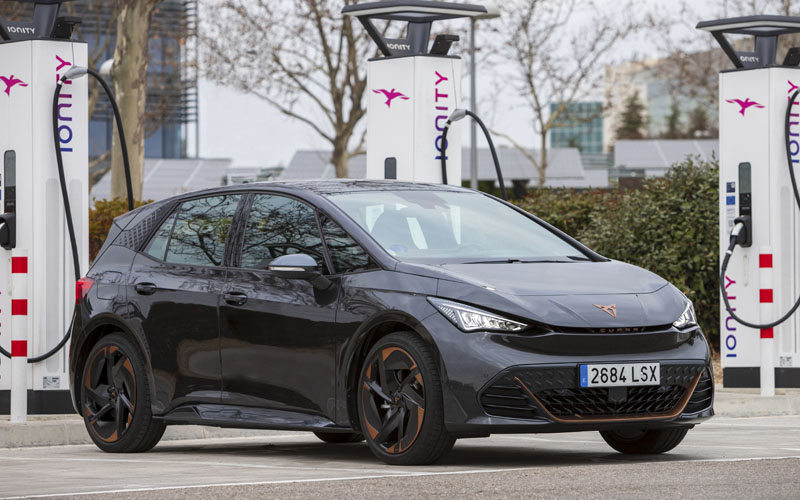 CUPRA Born simplifies the charging process